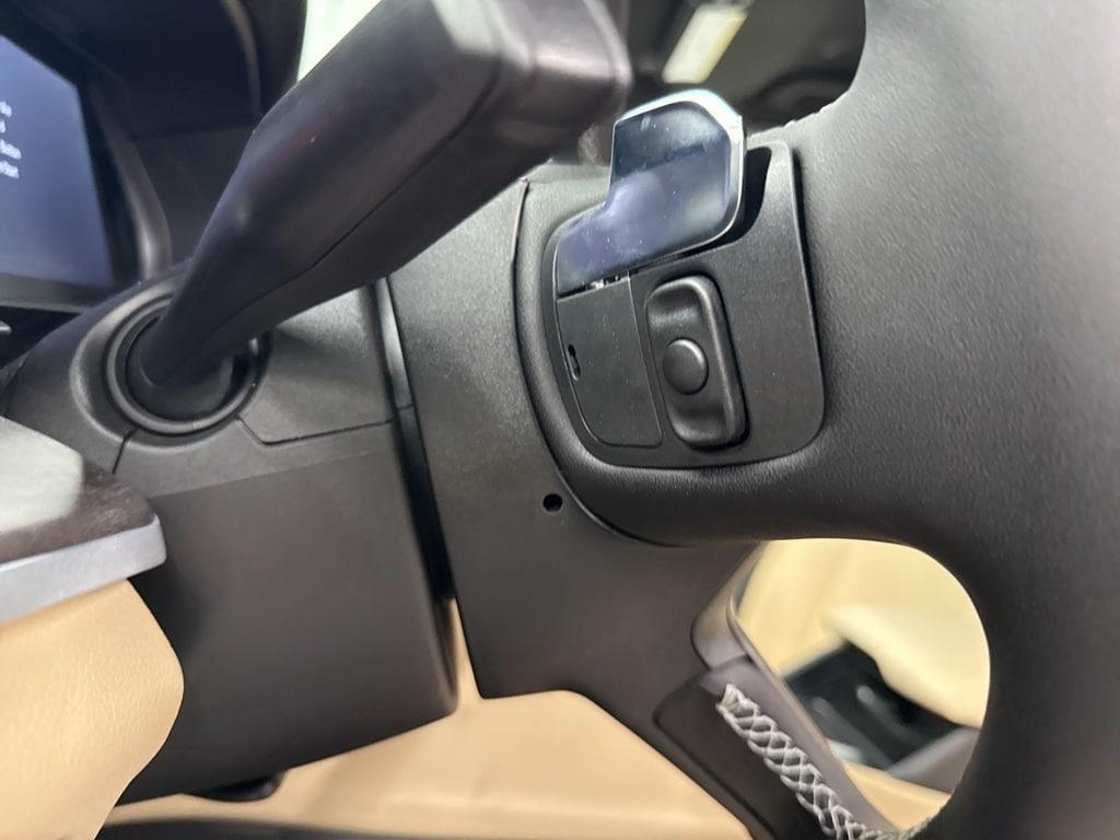 new 2025 Jeep Grand Cherokee car, priced at $40,900