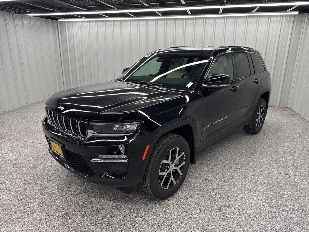 new 2025 Jeep Grand Cherokee car, priced at $40,900