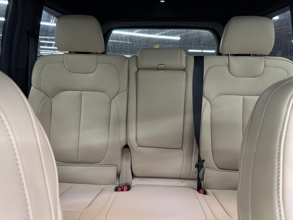 new 2025 Jeep Grand Cherokee car, priced at $40,900