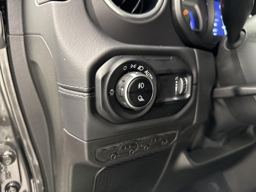 new 2025 Jeep Gladiator car, priced at $44,624