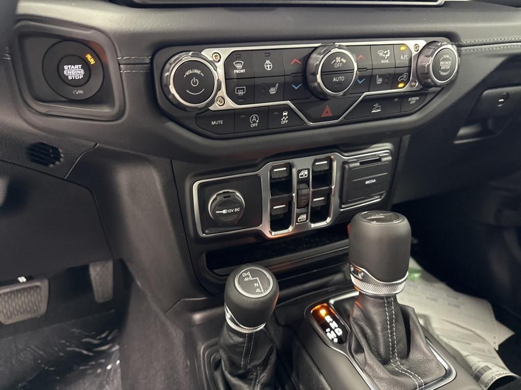 new 2025 Jeep Gladiator car, priced at $44,624