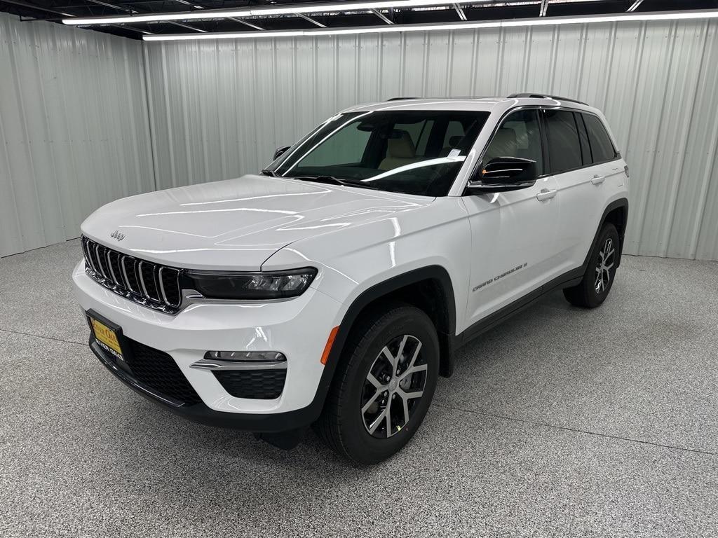 new 2025 Jeep Grand Cherokee car, priced at $46,140