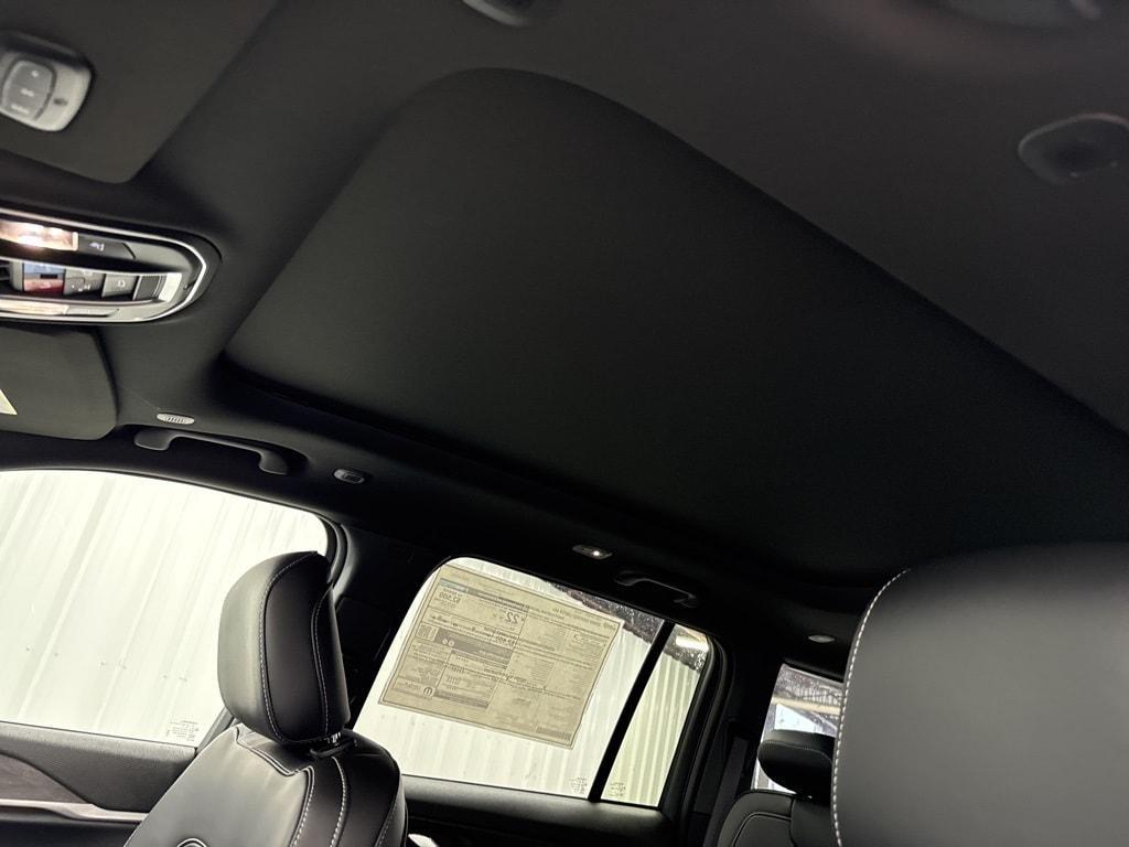 new 2025 Jeep Grand Cherokee car, priced at $44,912