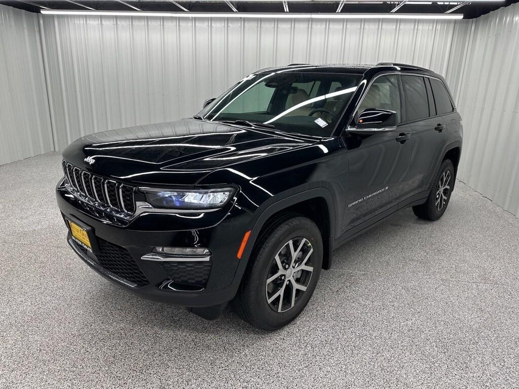 new 2025 Jeep Grand Cherokee car, priced at $44,722