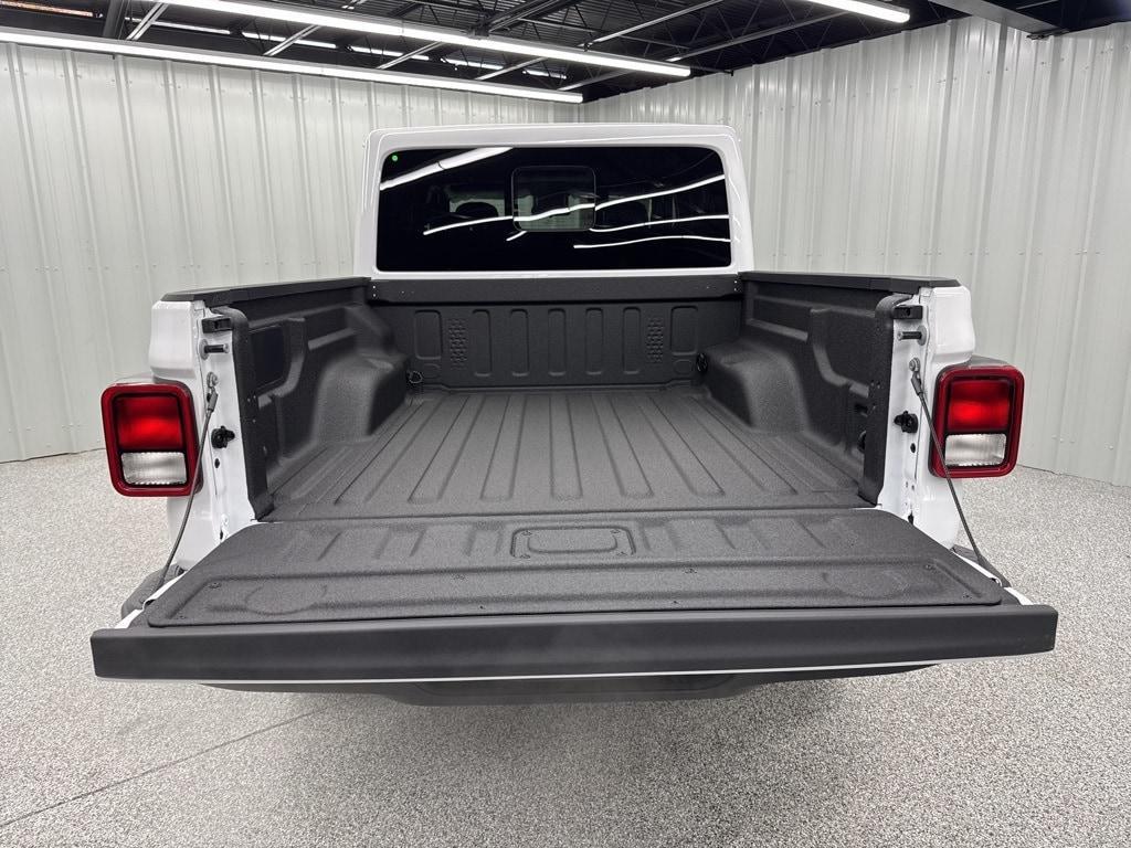 new 2025 Jeep Gladiator car, priced at $40,545
