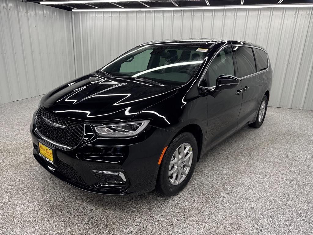 new 2025 Chrysler Pacifica car, priced at $41,145