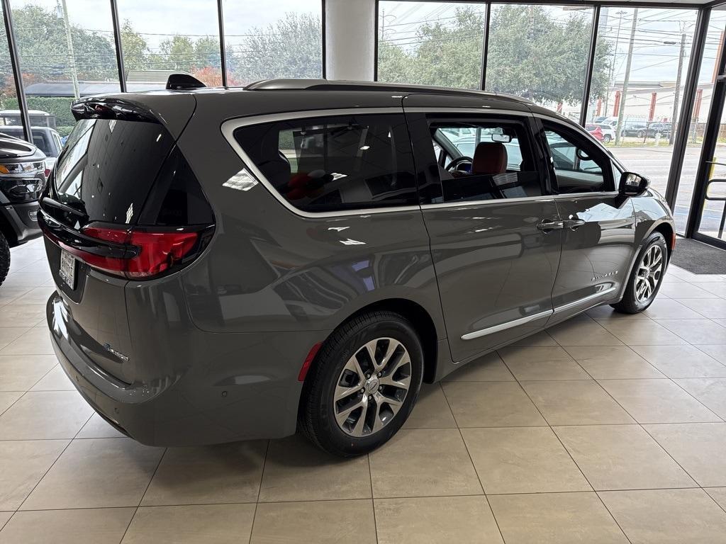 new 2025 Chrysler Pacifica Hybrid car, priced at $53,098