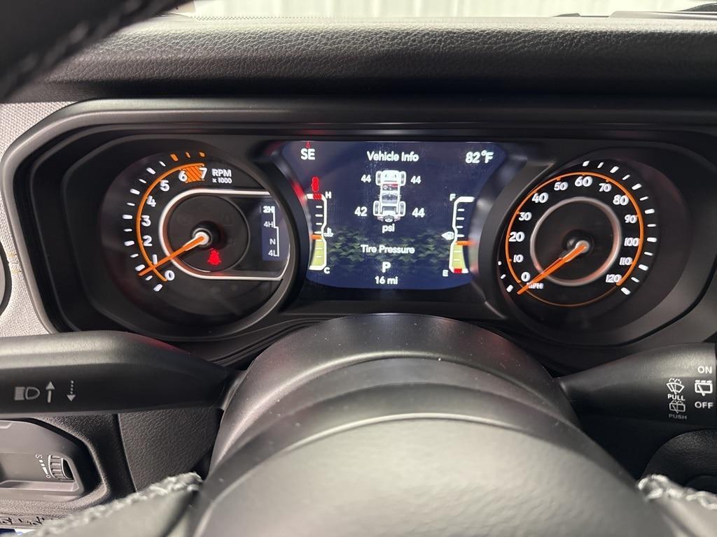 new 2025 Jeep Wrangler car, priced at $45,185