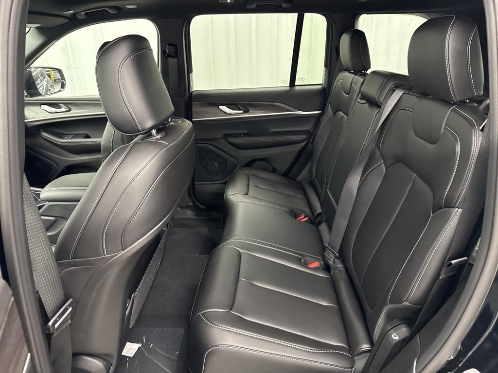 new 2025 Jeep Grand Cherokee car, priced at $47,157