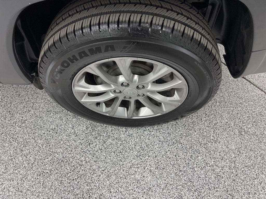 used 2021 Jeep Cherokee car, priced at $19,985