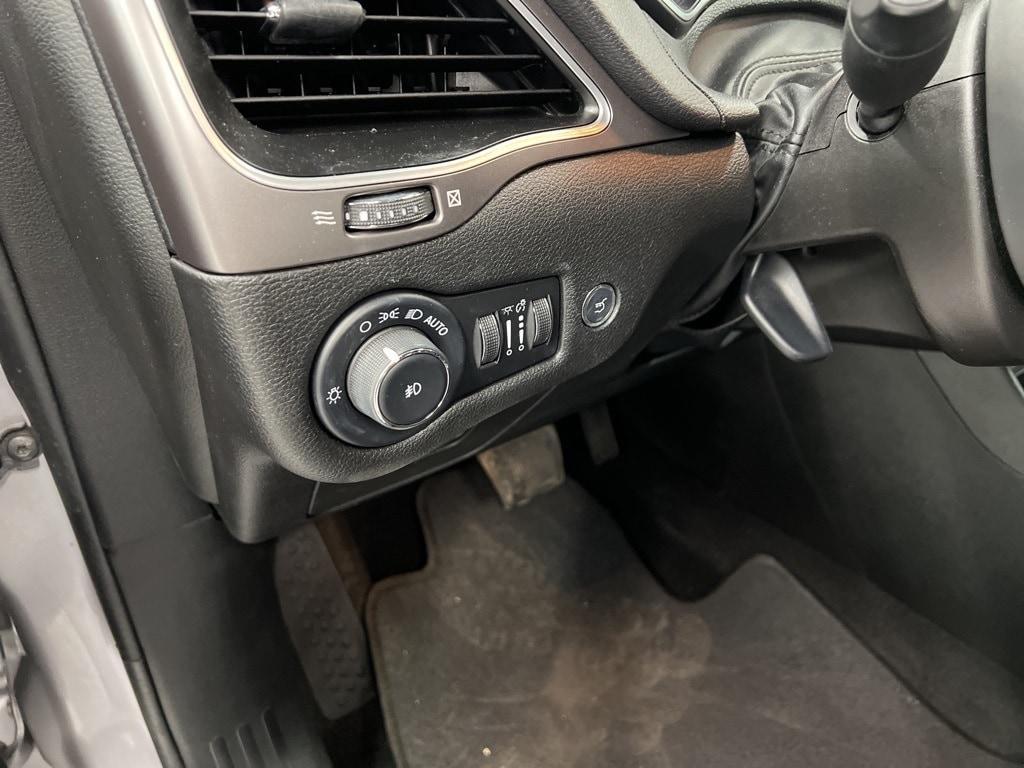 used 2021 Jeep Cherokee car, priced at $19,985