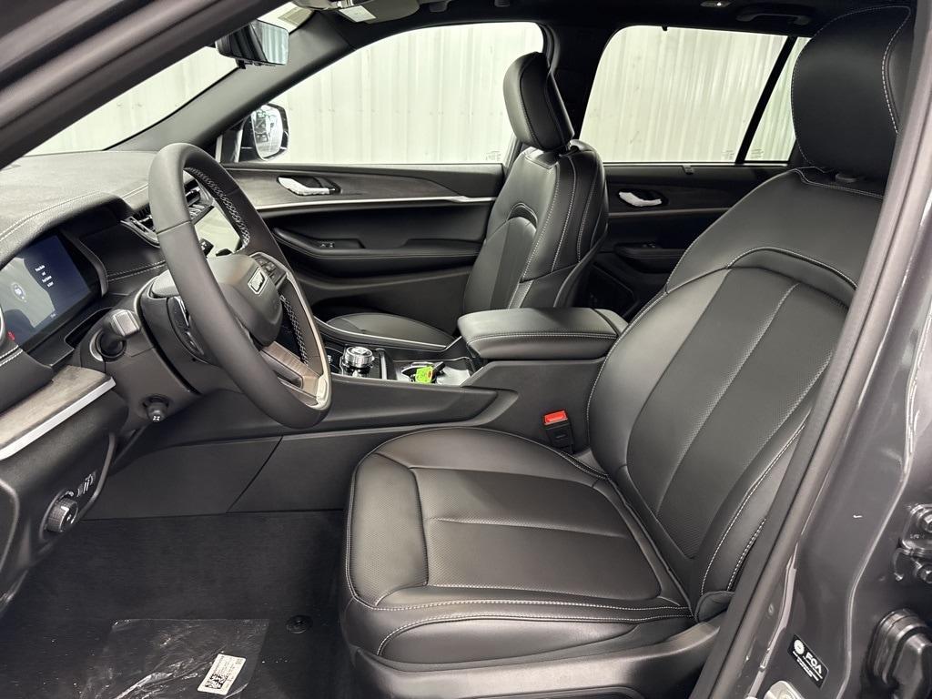 new 2025 Jeep Grand Cherokee car, priced at $49,658