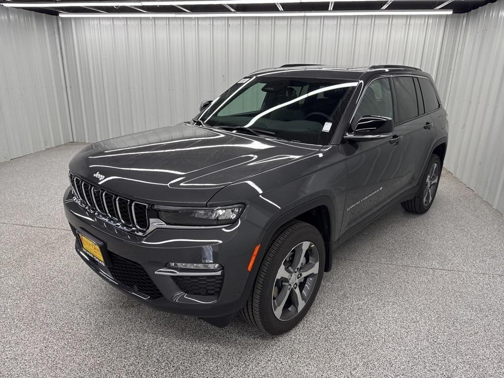 new 2025 Jeep Grand Cherokee car, priced at $49,658