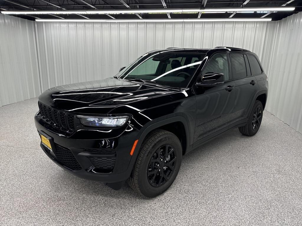 new 2025 Jeep Grand Cherokee car, priced at $41,877