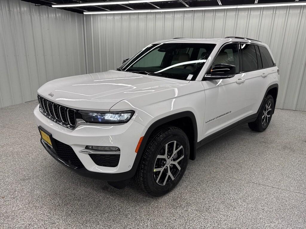 new 2025 Jeep Grand Cherokee car, priced at $47,779