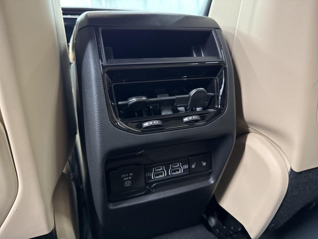 new 2025 Jeep Grand Cherokee car, priced at $40,866