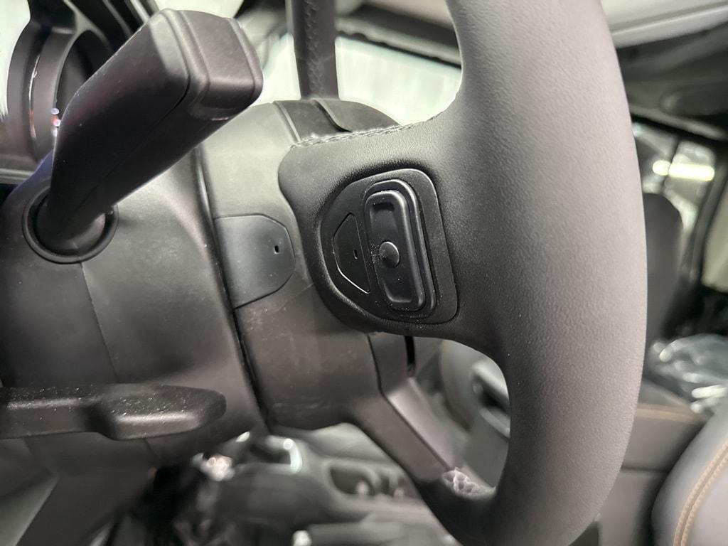 new 2025 Jeep Gladiator car, priced at $44,110