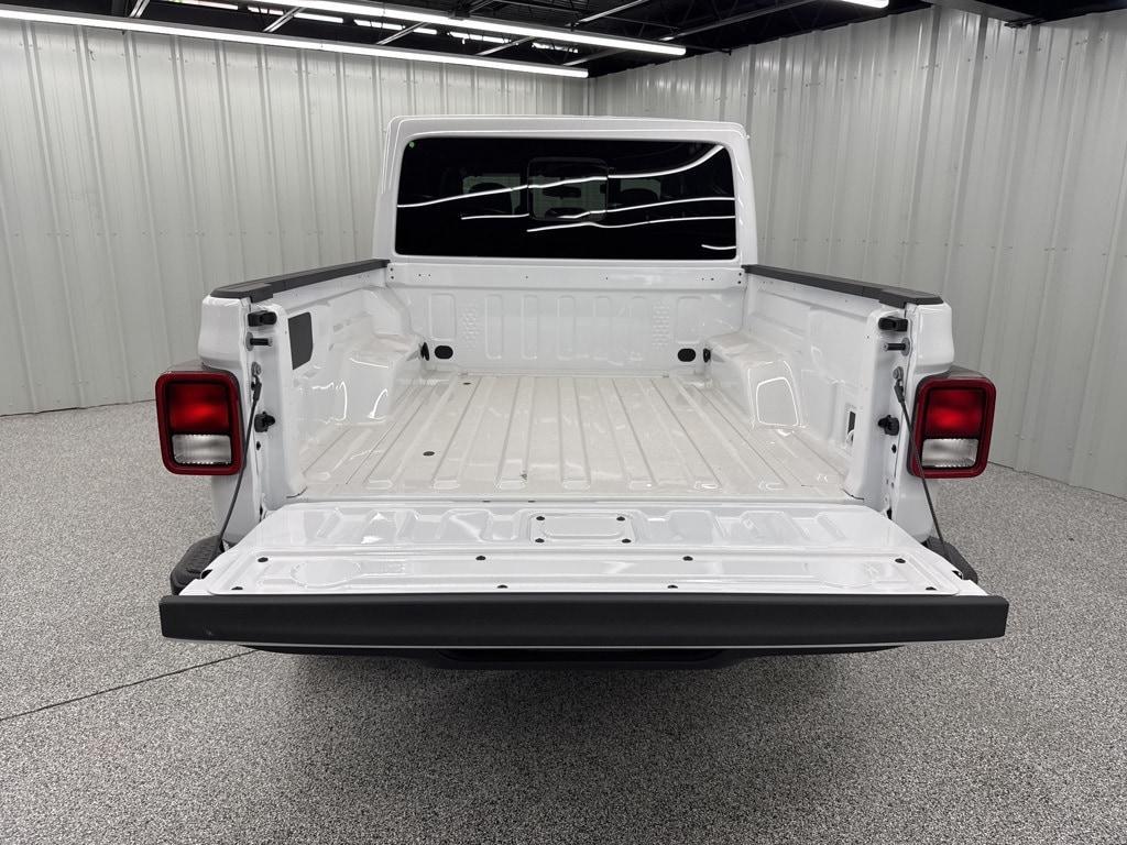 new 2025 Jeep Gladiator car, priced at $39,278