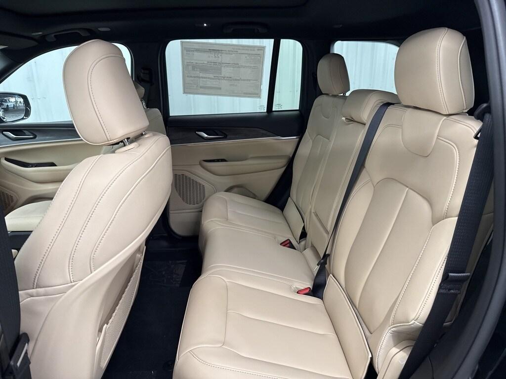 new 2025 Jeep Grand Cherokee car, priced at $47,242