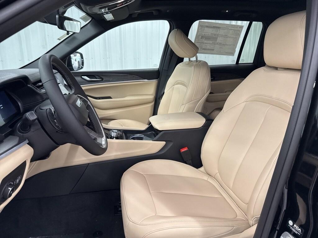 new 2025 Jeep Grand Cherokee car, priced at $47,242