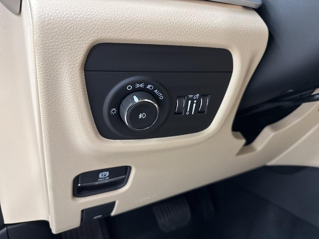 new 2025 Jeep Grand Cherokee car, priced at $47,242