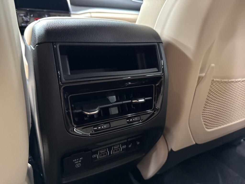 new 2025 Jeep Grand Cherokee car, priced at $47,242