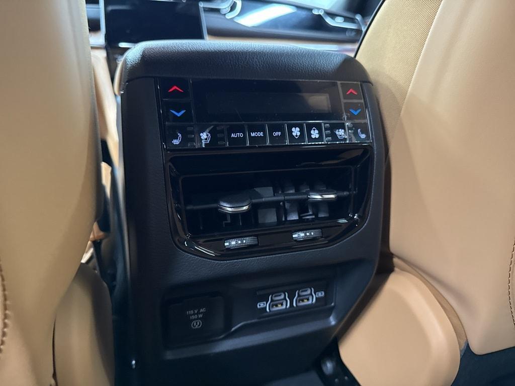 new 2025 Jeep Grand Cherokee car, priced at $61,716