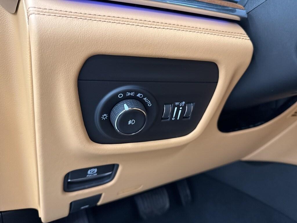 new 2025 Jeep Grand Cherokee car, priced at $60,716