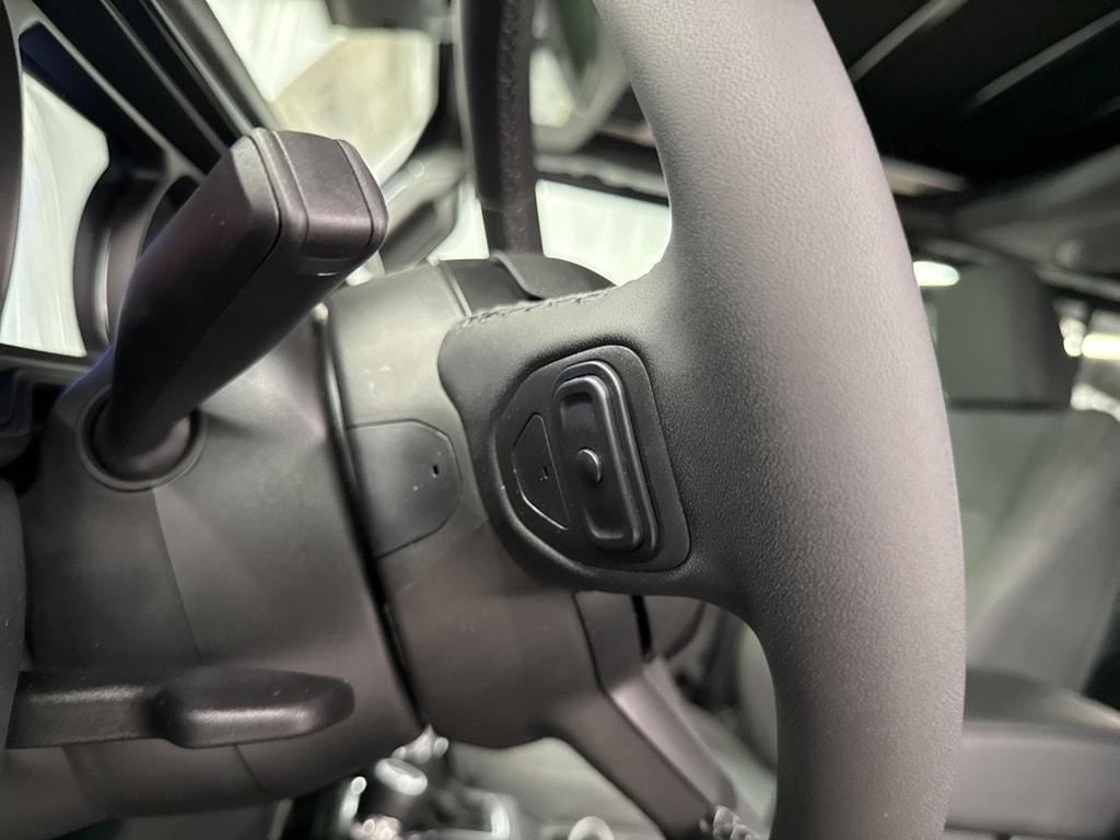 new 2025 Jeep Wrangler car, priced at $46,066