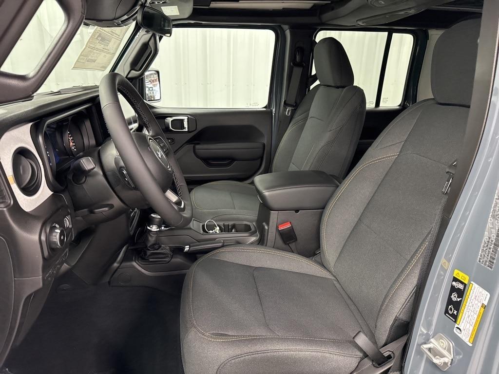 new 2025 Jeep Wrangler car, priced at $46,066
