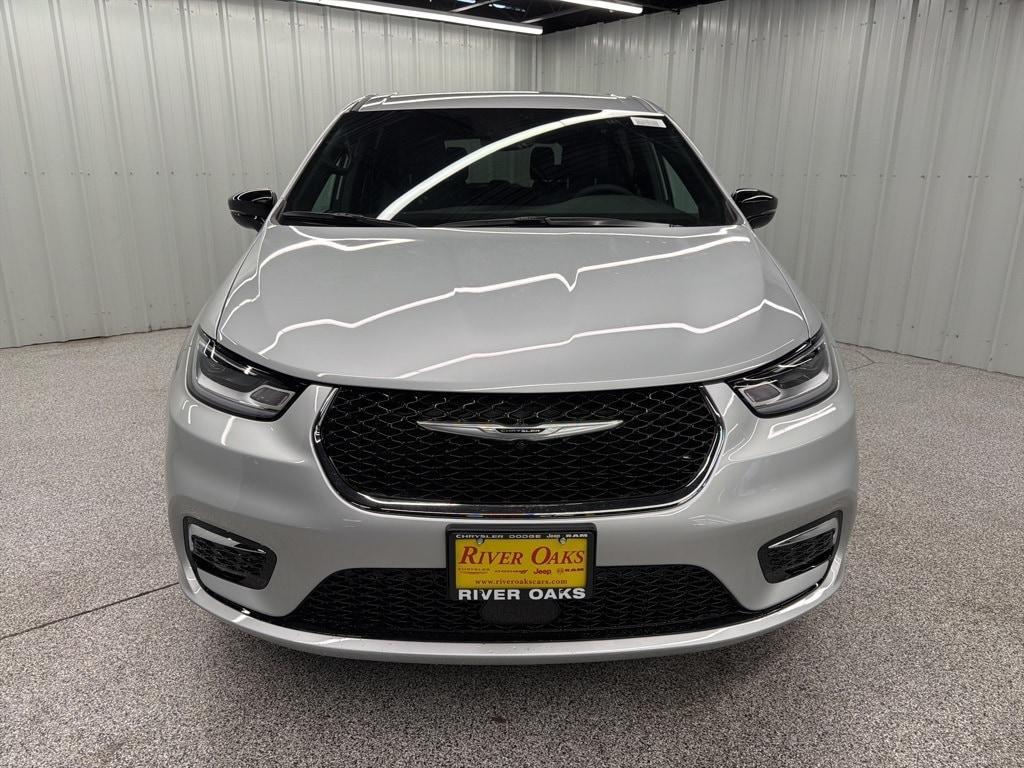 new 2026 Chrysler Pacifica car, priced at $42,258