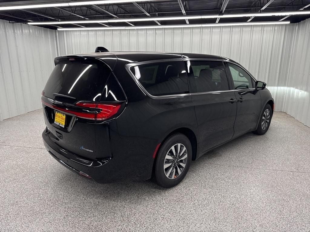 new 2025 Chrysler Pacifica Hybrid car, priced at $46,989