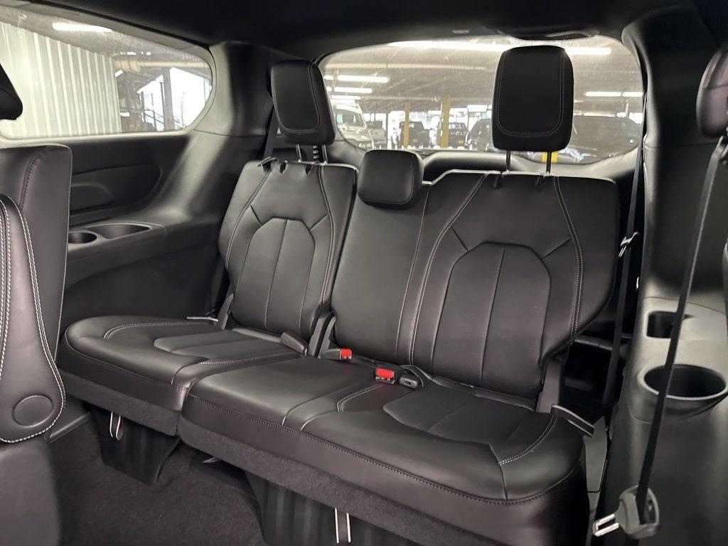 new 2025 Chrysler Pacifica Hybrid car, priced at $46,989