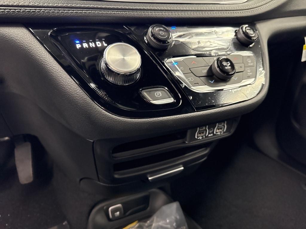 new 2025 Chrysler Pacifica Hybrid car, priced at $46,989