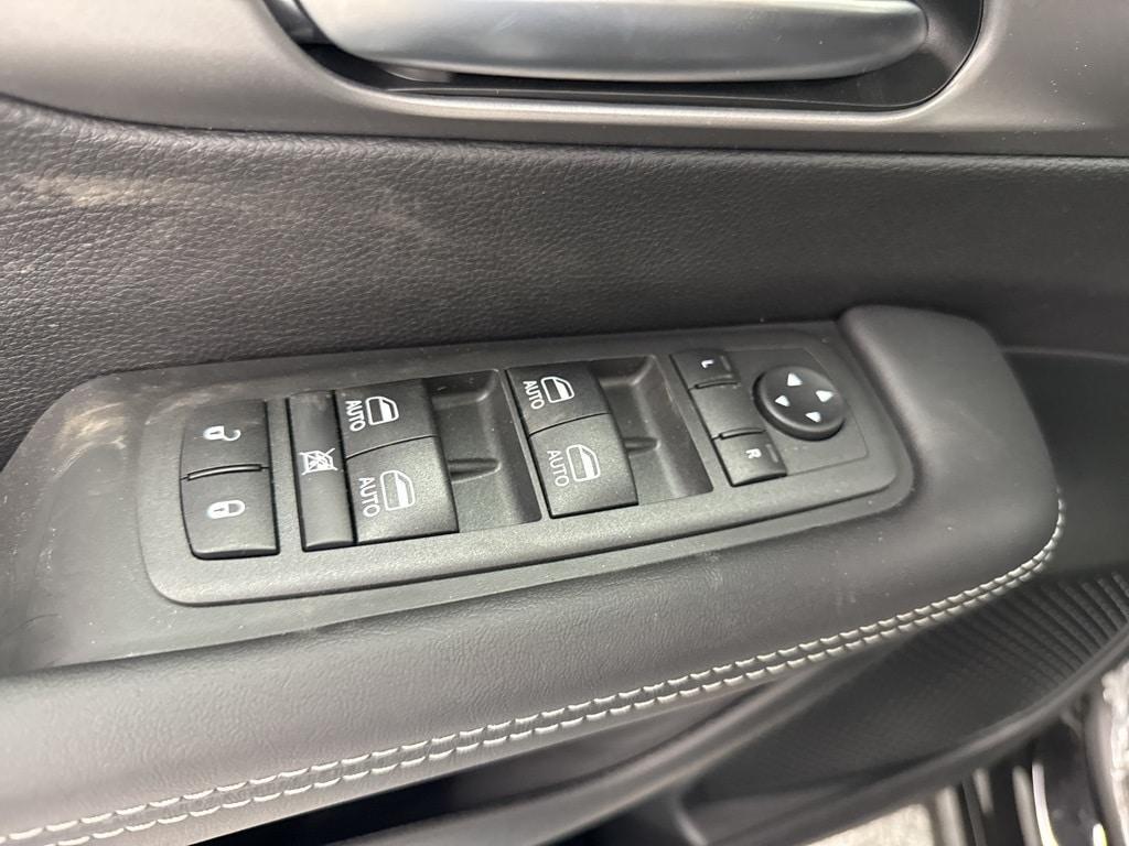 new 2025 Chrysler Pacifica Hybrid car, priced at $46,989