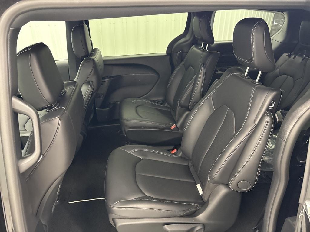 new 2025 Chrysler Pacifica Hybrid car, priced at $46,989