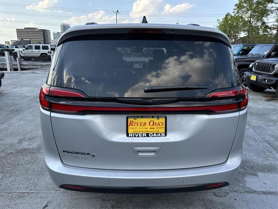 new 2024 Chrysler Pacifica car, priced at $41,050