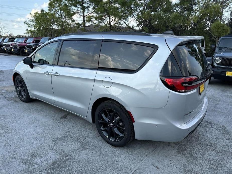 new 2024 Chrysler Pacifica car, priced at $41,050