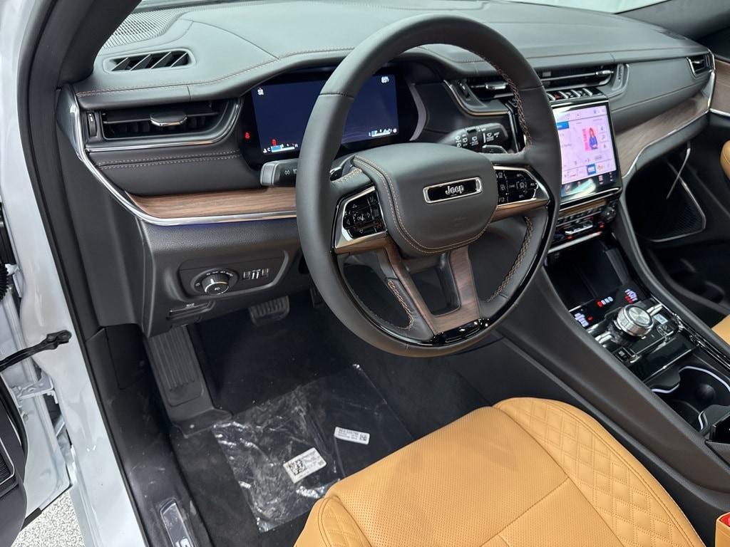 new 2025 Jeep Grand Cherokee car, priced at $57,074