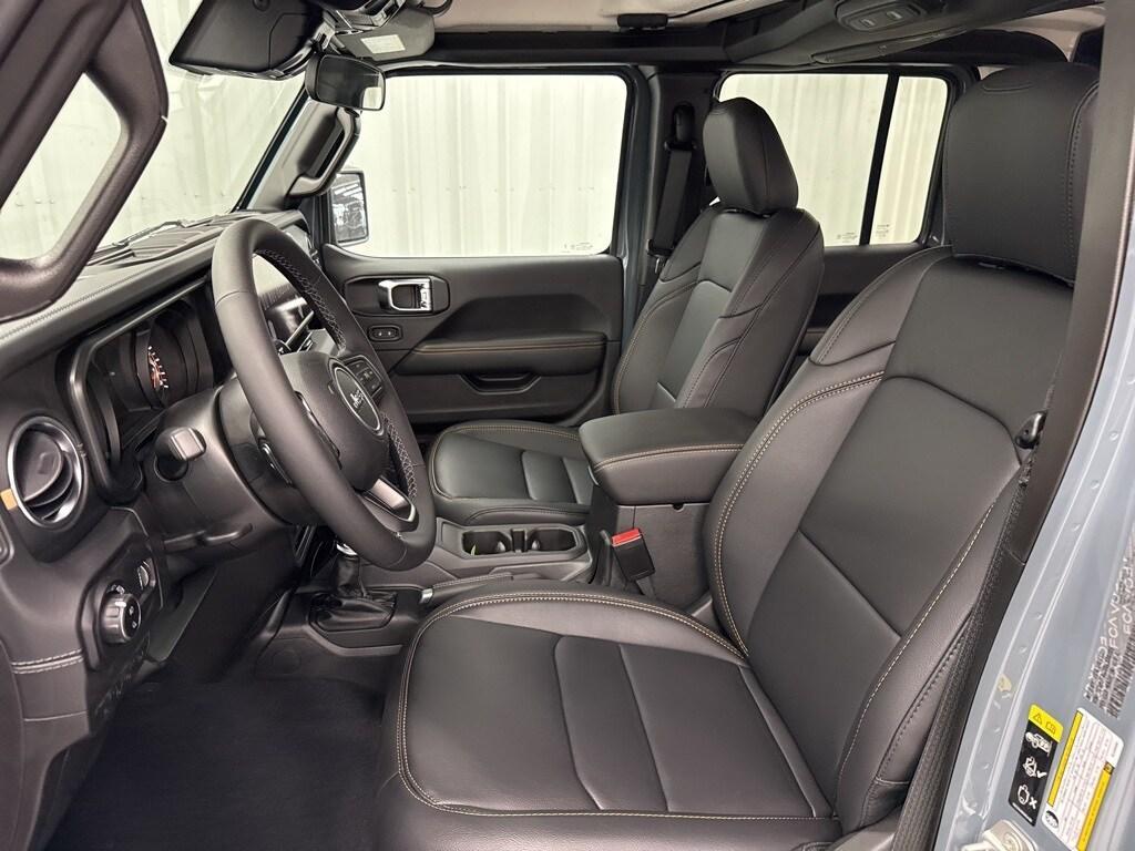 new 2025 Jeep Gladiator car, priced at $44,110
