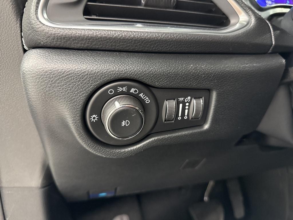 new 2025 Chrysler Pacifica Hybrid car, priced at $53,268