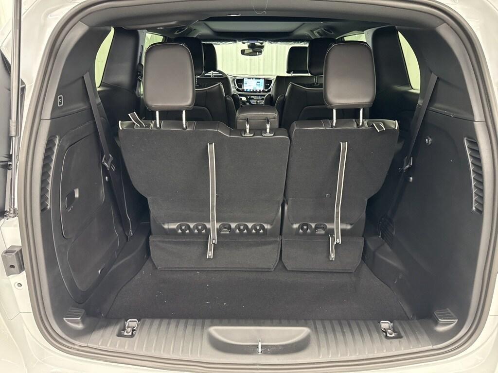 new 2025 Chrysler Pacifica Hybrid car, priced at $53,268