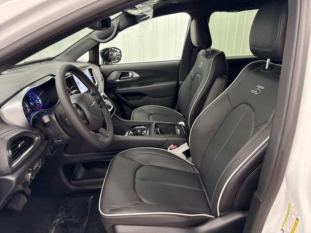 new 2025 Chrysler Pacifica Hybrid car, priced at $53,268
