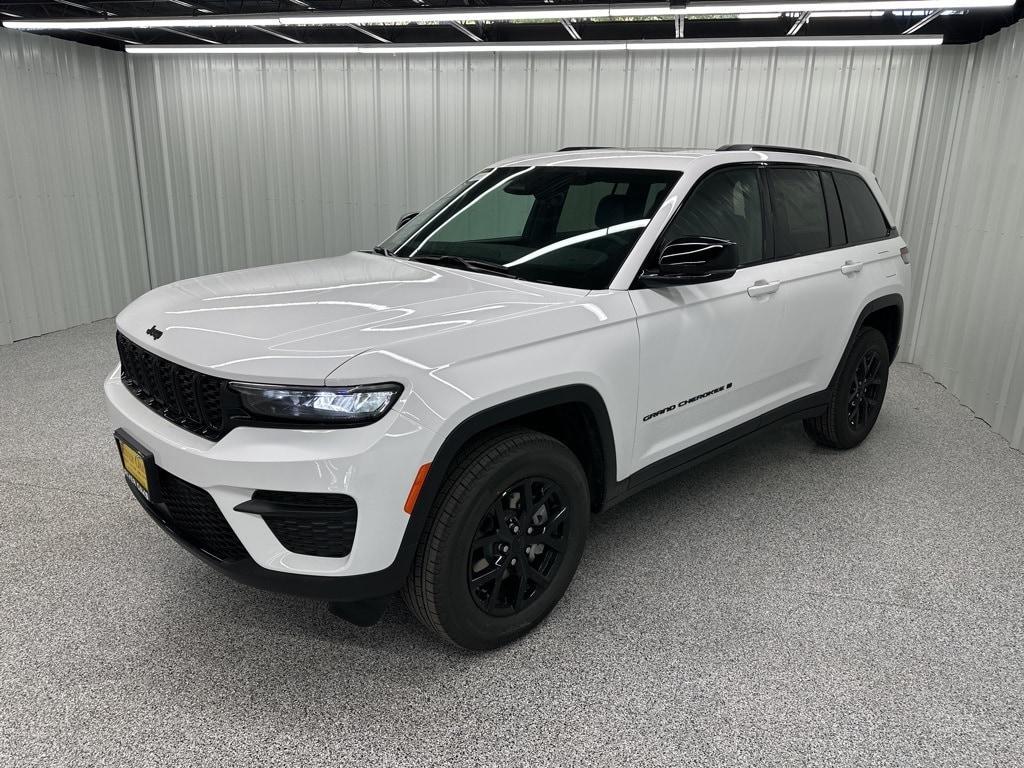 new 2025 Jeep Grand Cherokee car, priced at $41,341