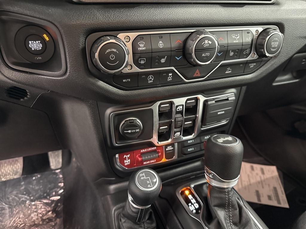 new 2025 Jeep Wrangler car, priced at $47,915