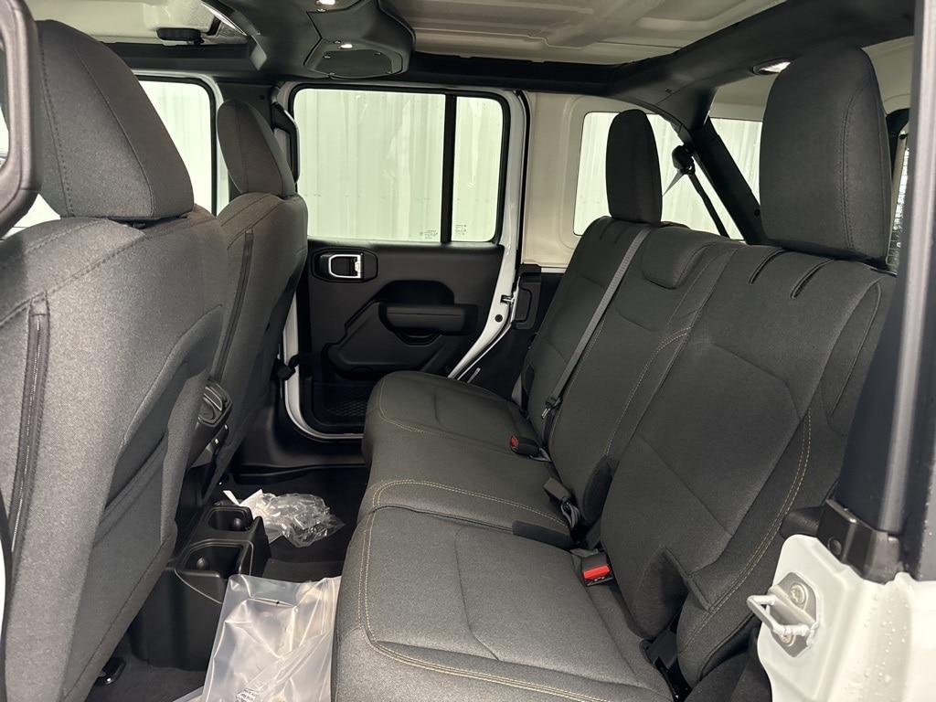 new 2025 Jeep Wrangler car, priced at $47,915