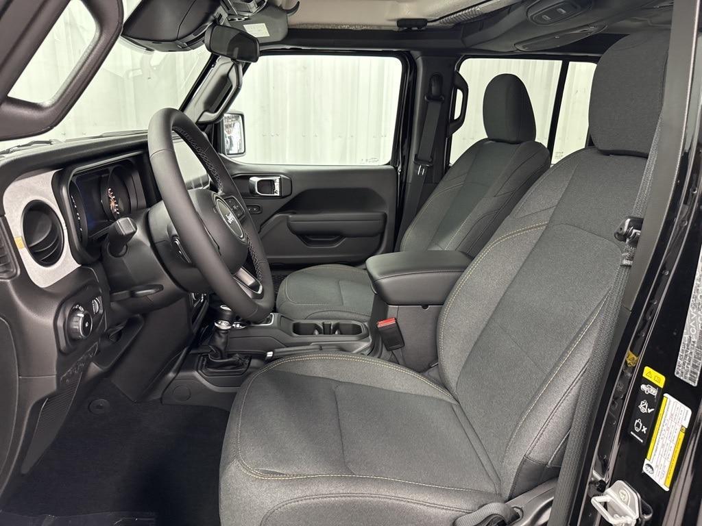 new 2025 Jeep Wrangler car, priced at $45,188