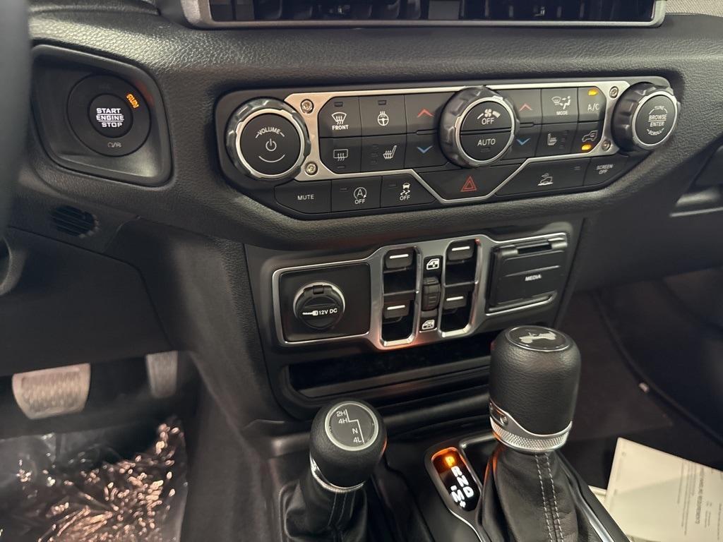 new 2025 Jeep Wrangler car, priced at $46,080