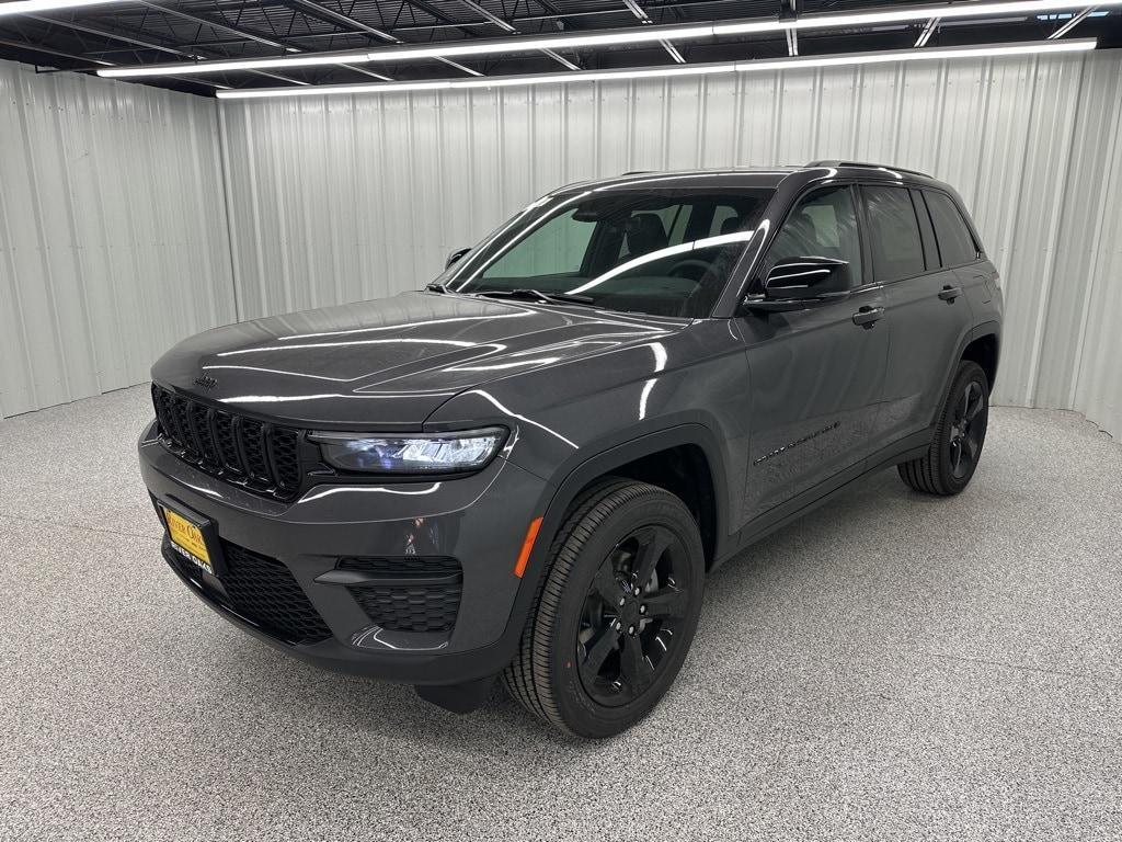 new 2025 Jeep Grand Cherokee car, priced at $40,947