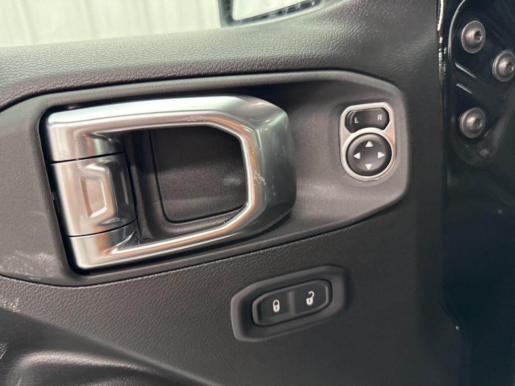 new 2025 Jeep Wrangler car, priced at $40,796